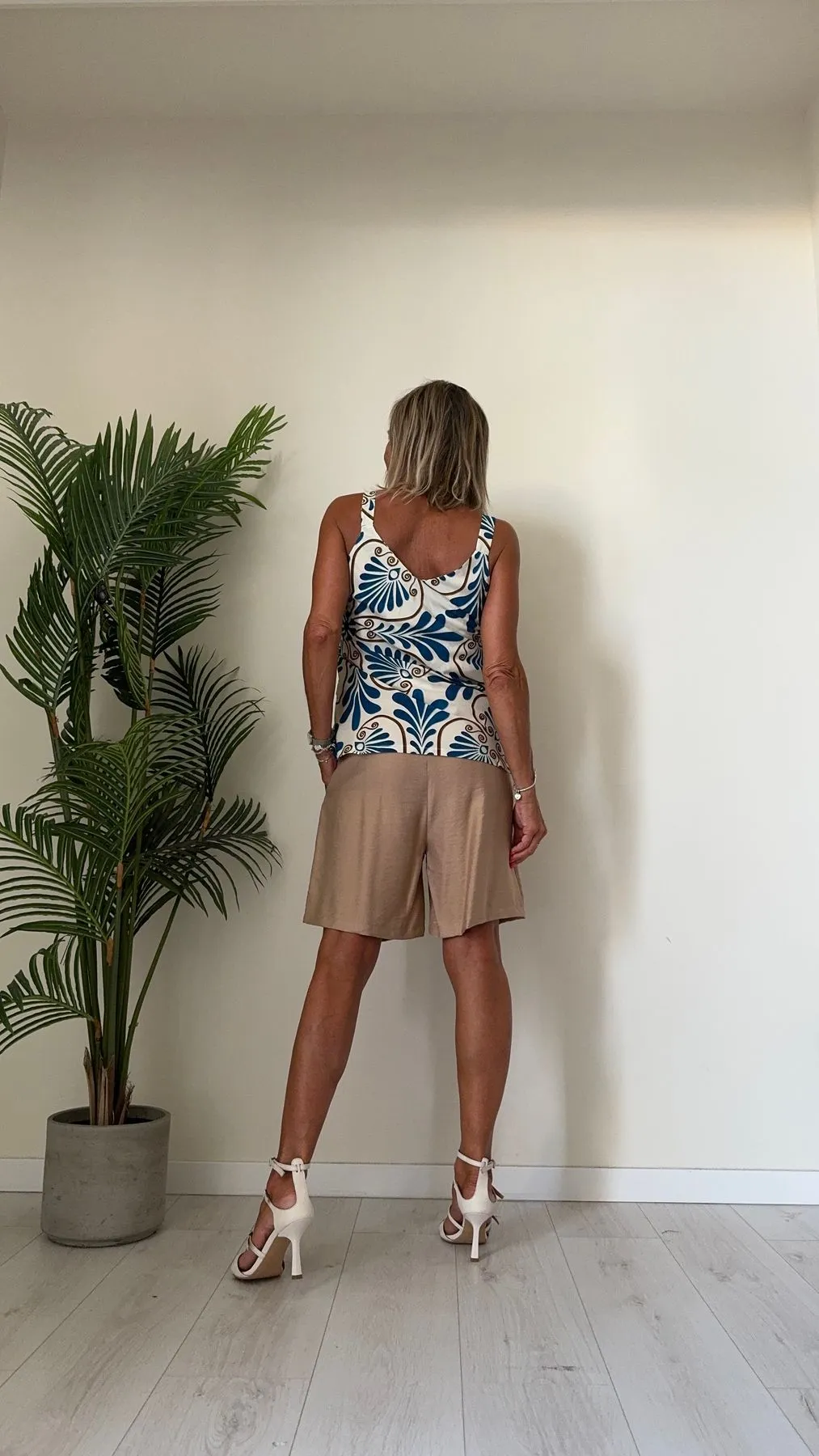GIORGIA & JHONS - 60470SS24 - TOP 100%VISCOSA STAMPA FOGLIE STILIZZATE CON BRATELLINE