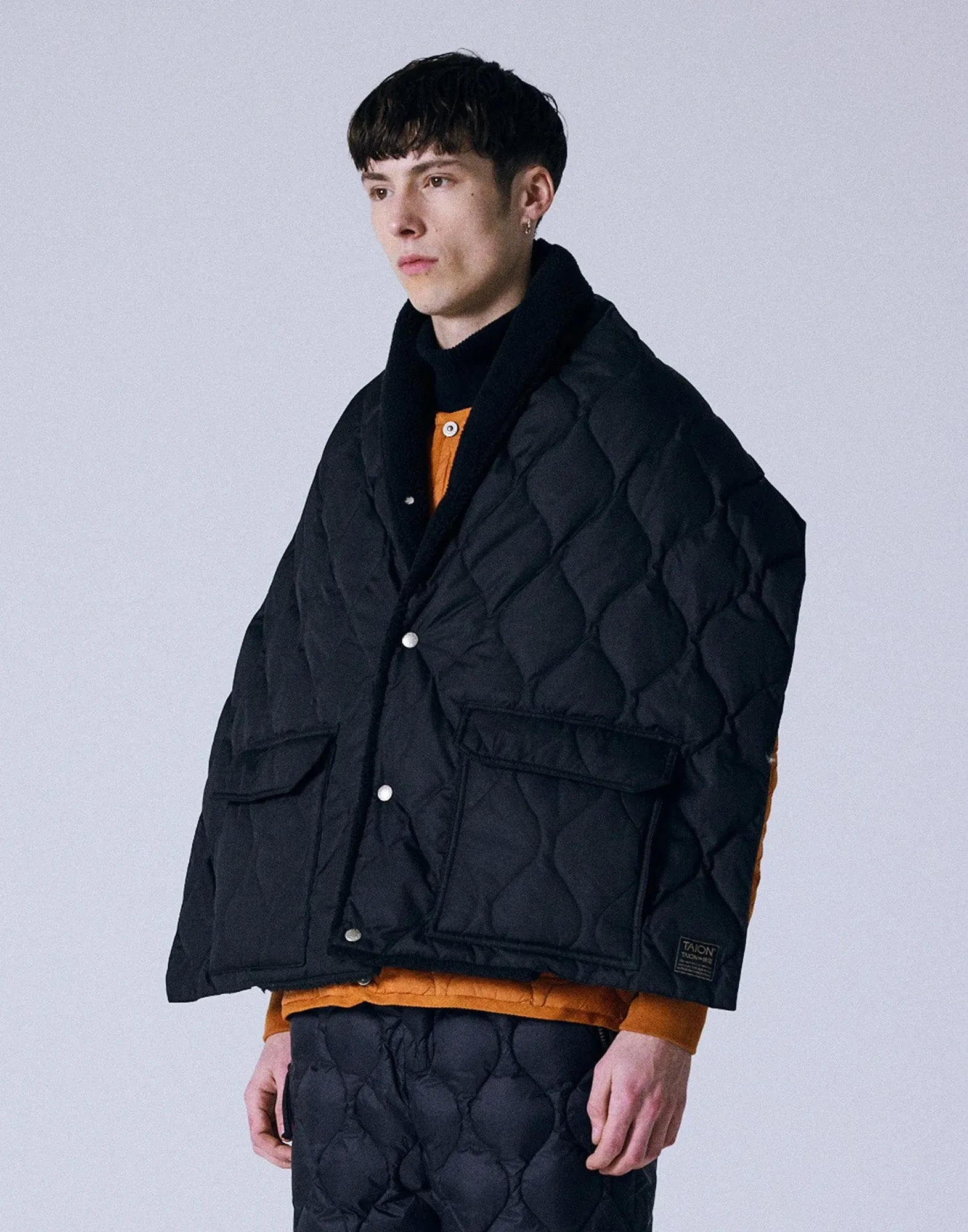 TAION Stola Reversibile in Piumino Black